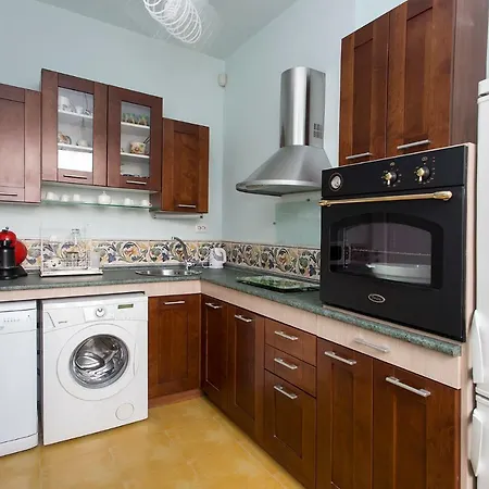 Krum's Knyaz Boris One Bedroom Modern Central Apartment
